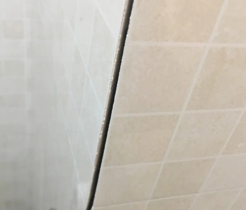 临夏瓷砖空鼓维修公司分享阳台瓷砖脱落的修复过程可以分为以下几个步骤