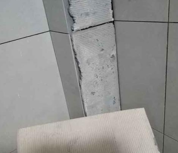 临夏瓷砖空鼓维修公司分享下厨房瓷砖脱落的补救措施。